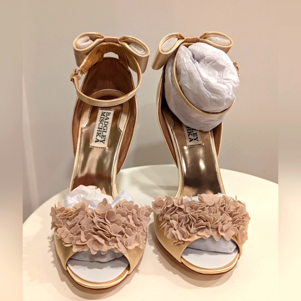 NWT Badgley Mischka Champagne Heels 7.5 - Picture 6 of 10